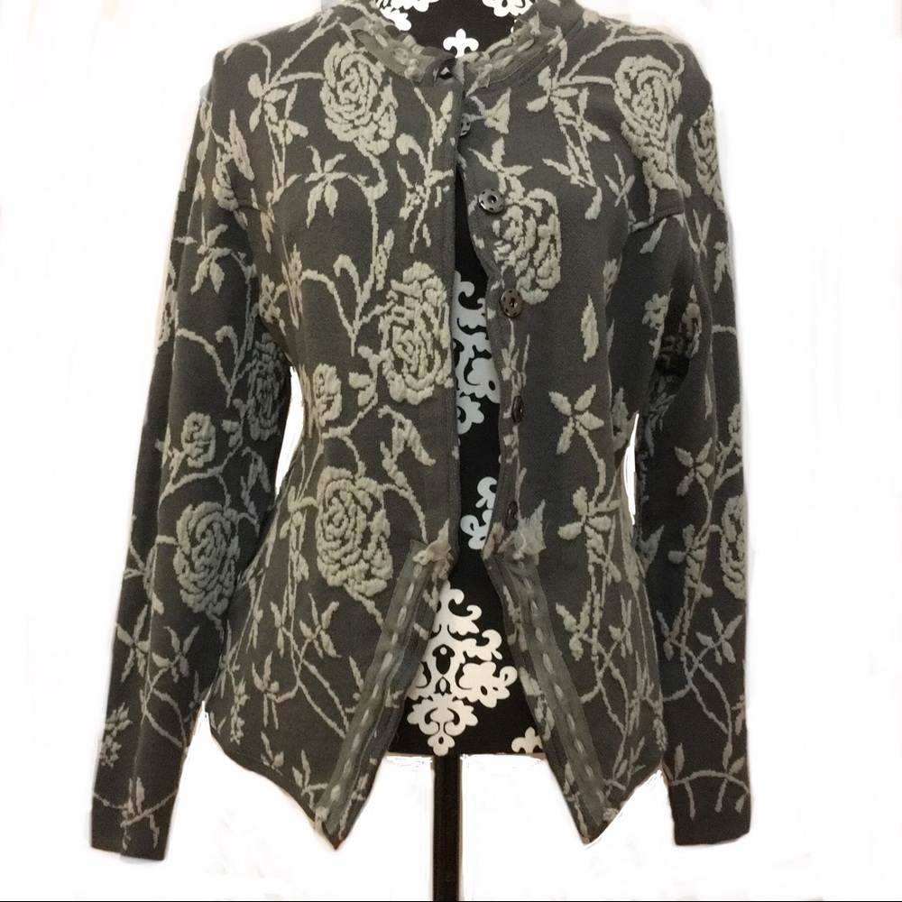 Linea Domani gray on gray floral cardigan sweater 🤍